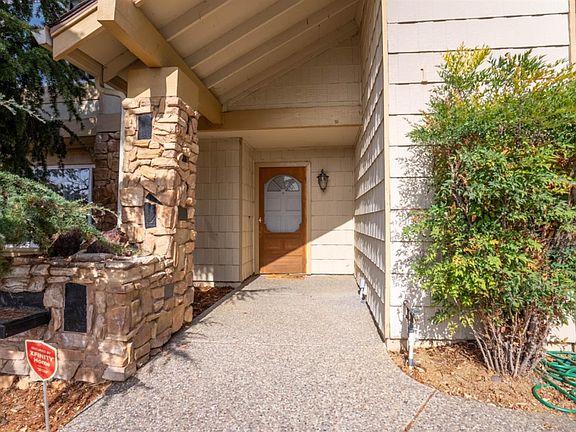 3rd image of 106 Evergreen Way