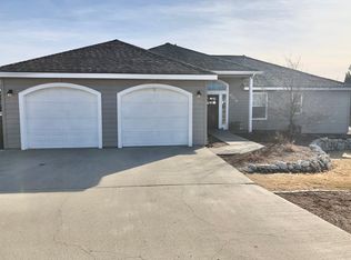 608 Pinyon Pl, Omak, WA 98841