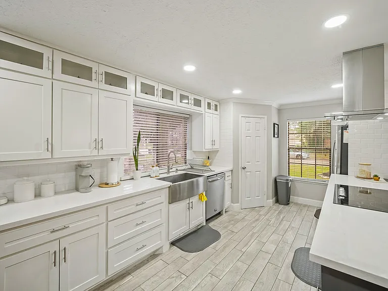 15831 Ridge Park Dr — Photo 4