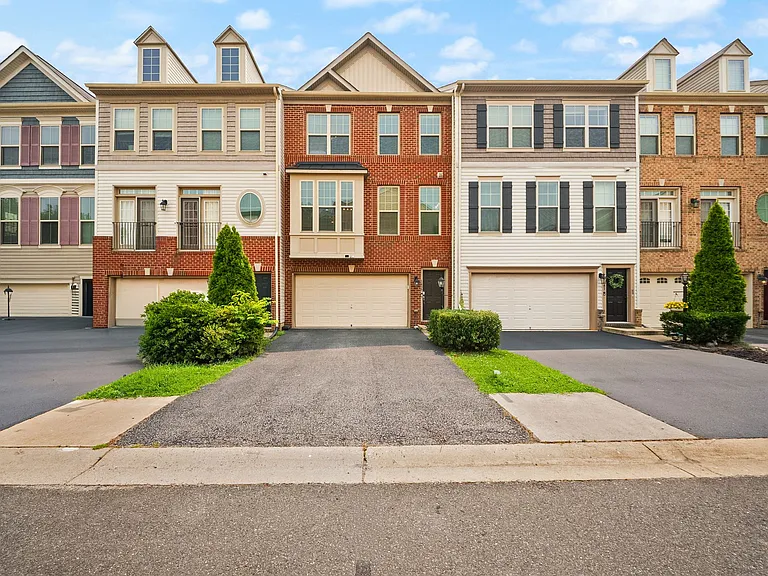 1439 Occoquan Heights Ct — Photo 3