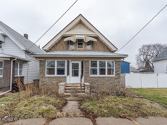 2nd image of 3412 Maple St