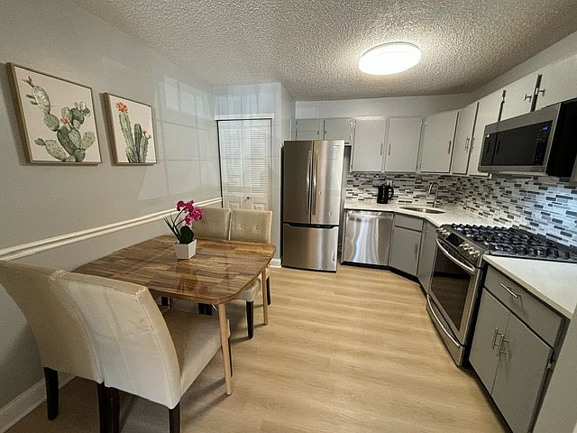 Eat in Kitchen