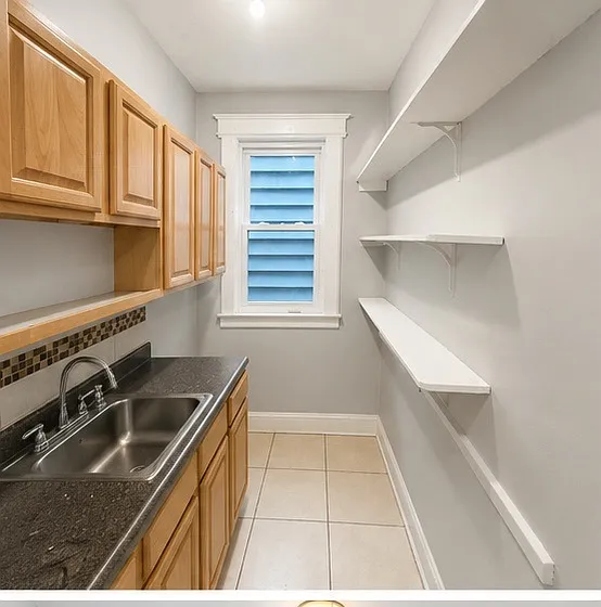 1086 Anna St #1R — Photo 4