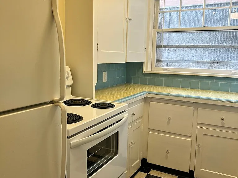Flanders Apartments — Photo 58