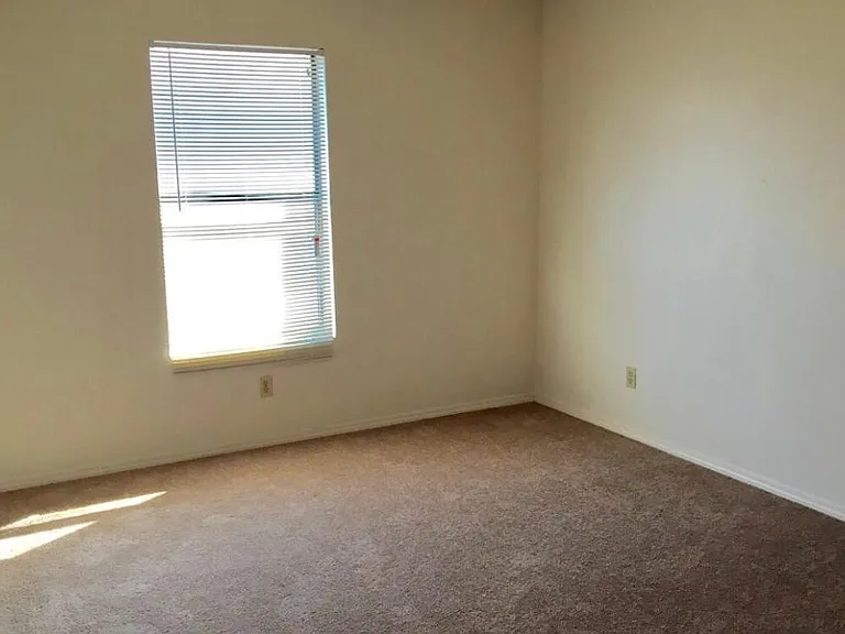 616 Wolftrap Dr — Photo 17