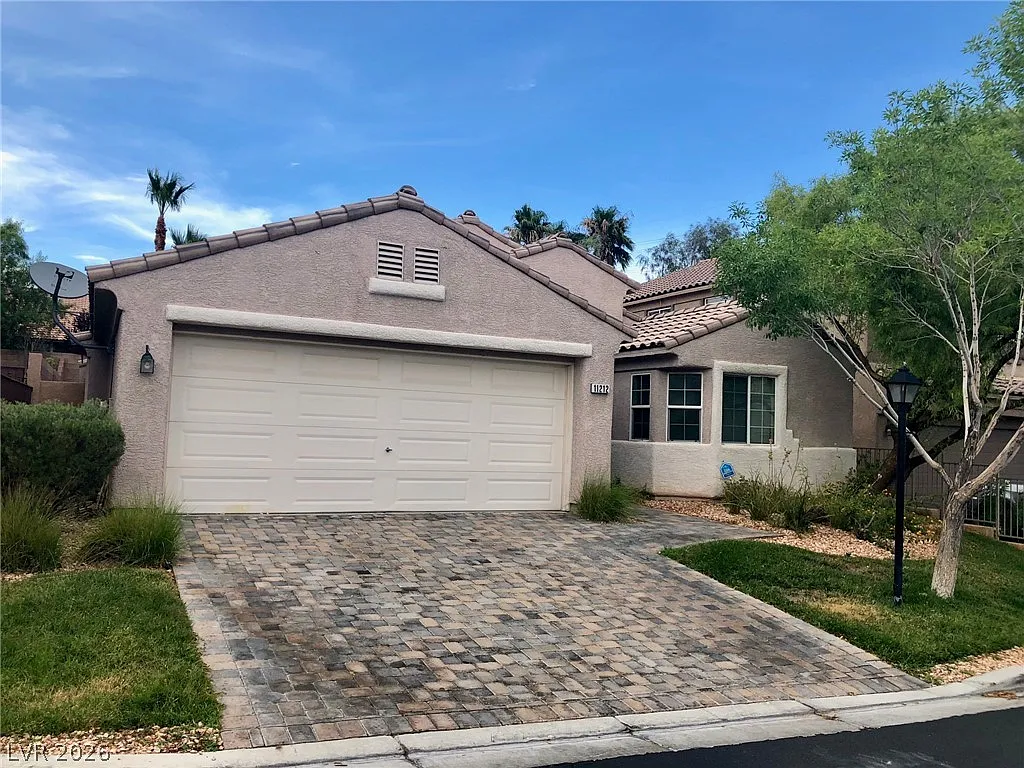 3 bed, 2.0 bath, 1898 sqft, $2,500 — Photo 2