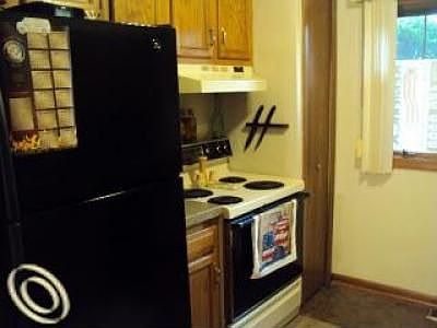 4th image of 784 York St #9
