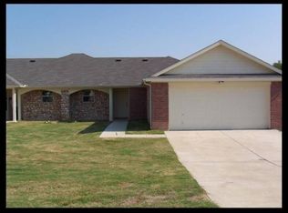 864 Robinson Ct, Grand Prairie, TX 75051