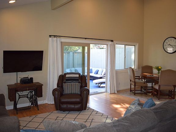 4th image of 400 W Vineyard Ave #59
