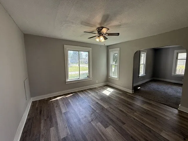411 N Cedar Ave — Photo 2