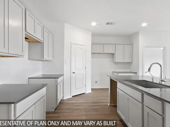130 Wildflower Ln, Dayton, TX 77535