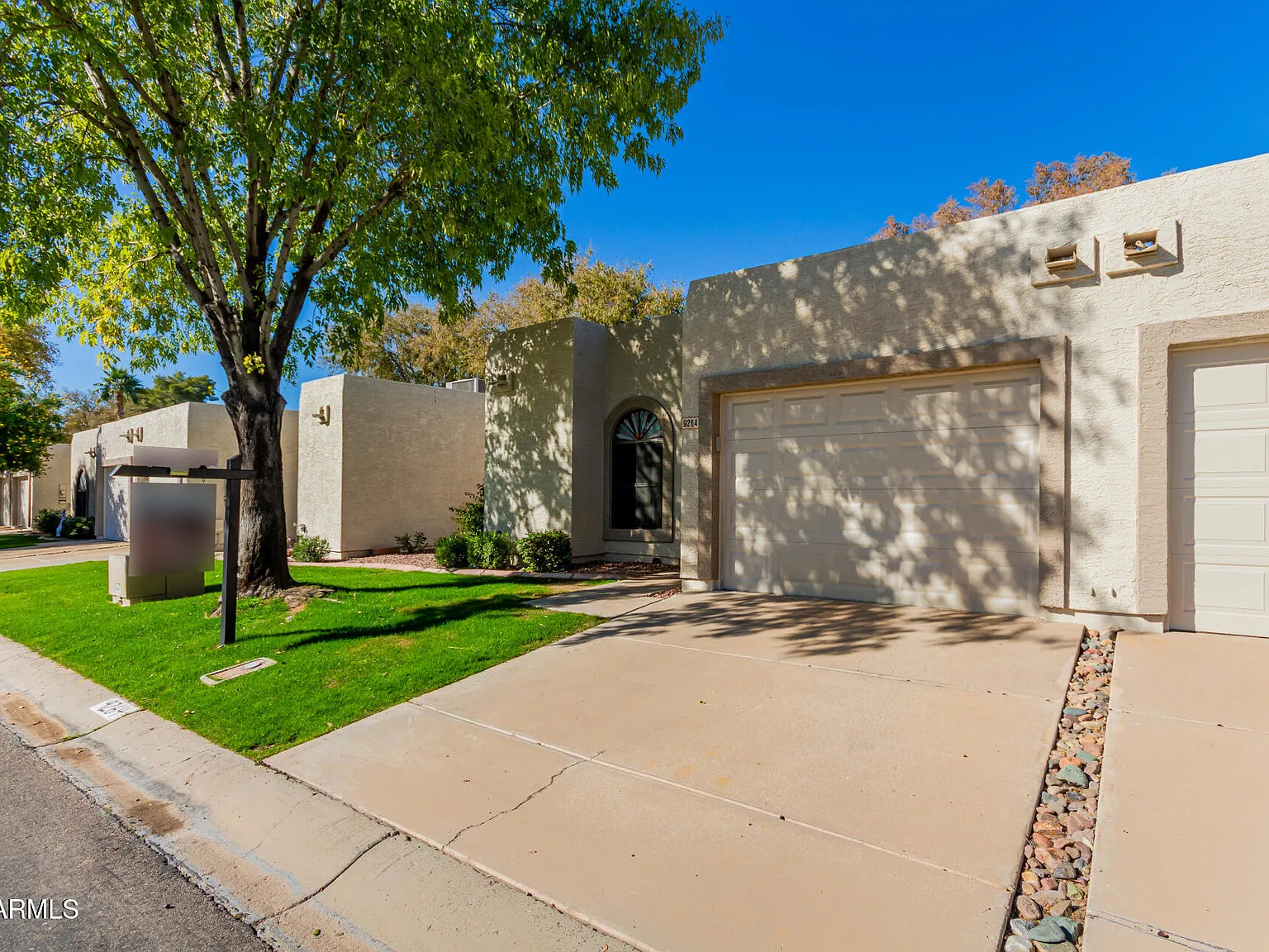 2 bed, 2.0 bath, 1001 sqft, $1,850 — Photo 3