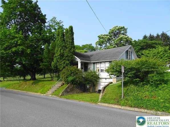 614 S 6th St, Bangor, PA 18013