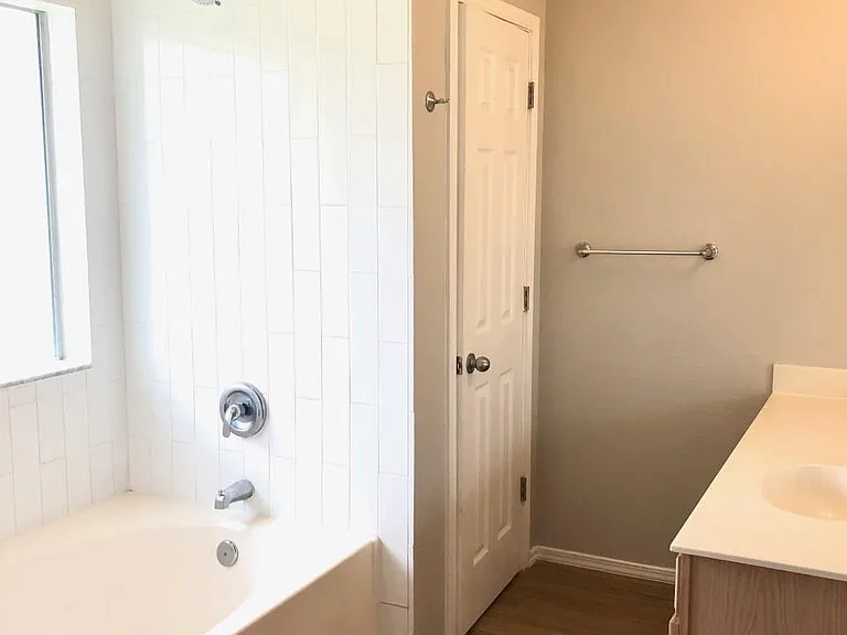5617 Wellston Dr — Photo 16