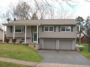 21 Sycamore Dr, Chelsea, MI