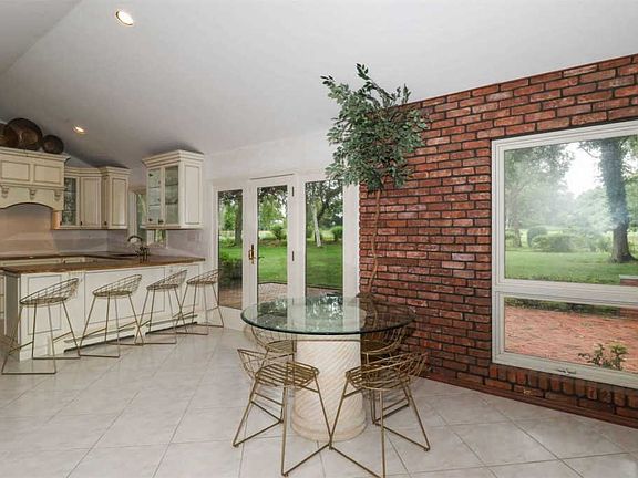 4th image of 30 Fairway Dr #30