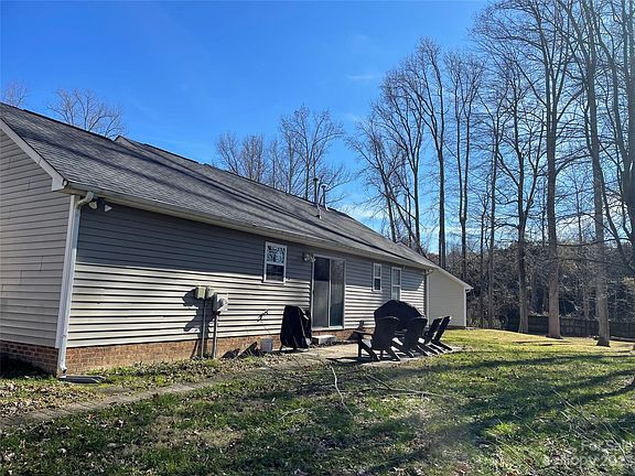3rd image of 2609 Daffodil Dr