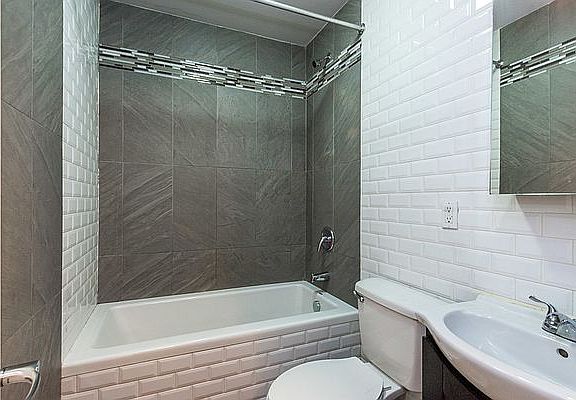 4th image of 132 Meserole St #1A