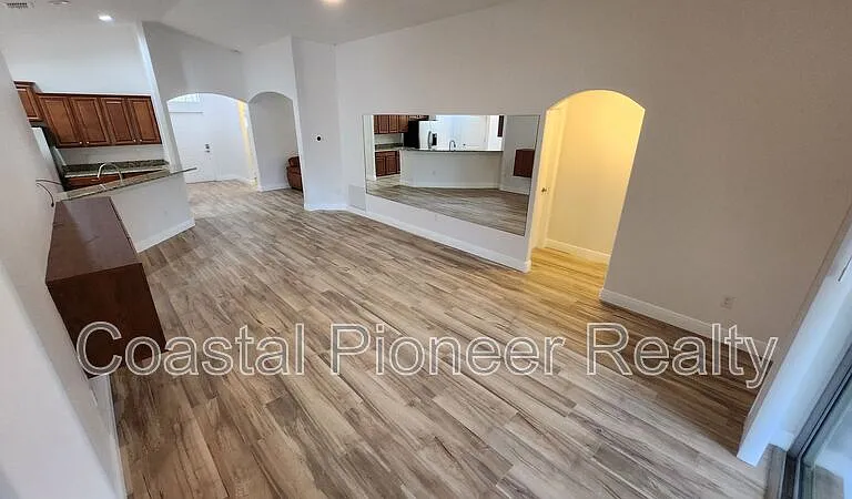11404 Holmbridge Ln — Photo 29