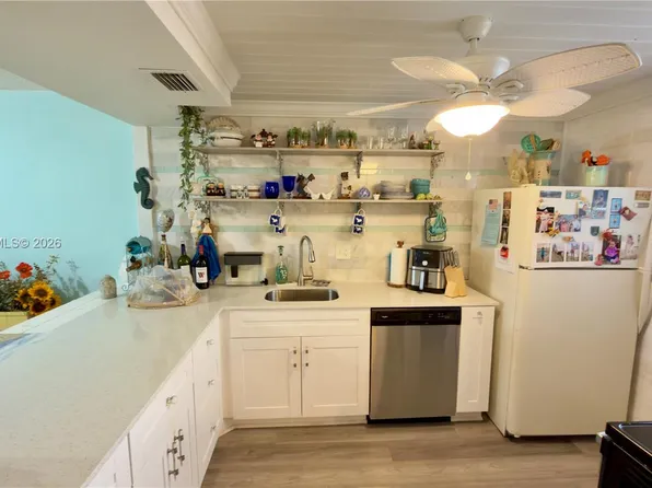 3241 Holiday Springs Blvd APT 108, Margate, FL 33063