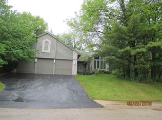 5216 Regents Park Rd, Rockford, IL 61107