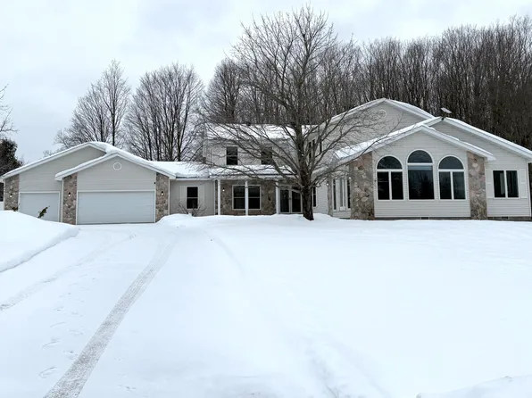 826 Fairway Dr, Gaylord, MI 49735