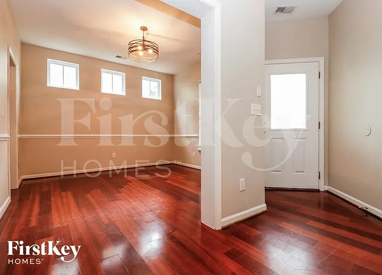 577 Delafield Dr — Photo 3