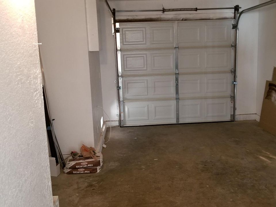Garage has Laundry Hook Ups 