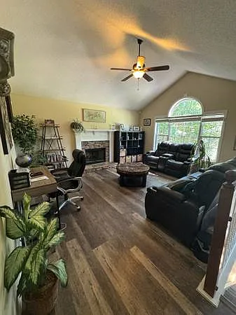 321 Four Oaks Dr #1 — Photo 2
