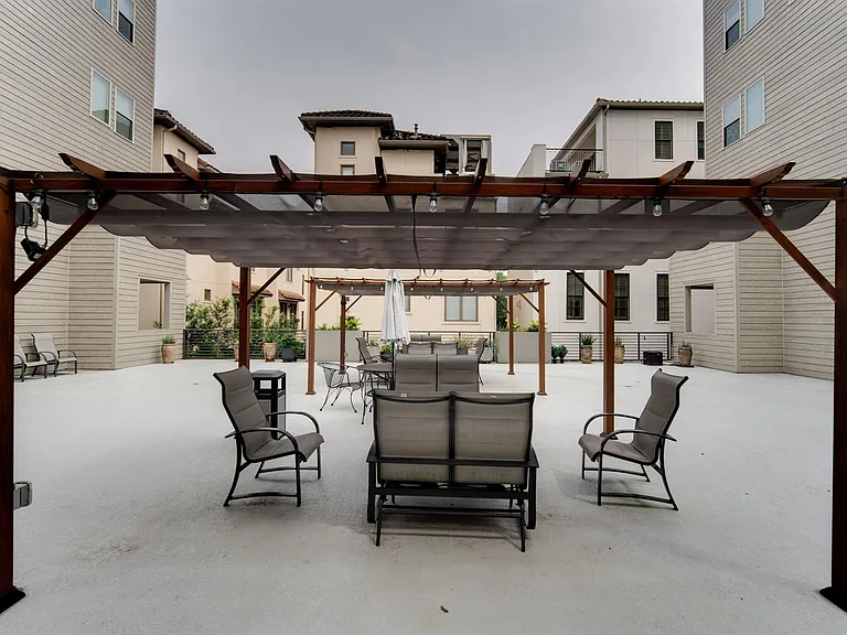 4819 Caroline St #308 — Photo 33