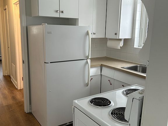 4th image of 180 Nipigon St #4