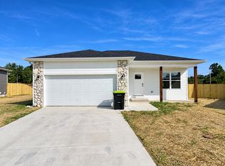 5151 W Crestmere Dr, Springfield, MO 65802