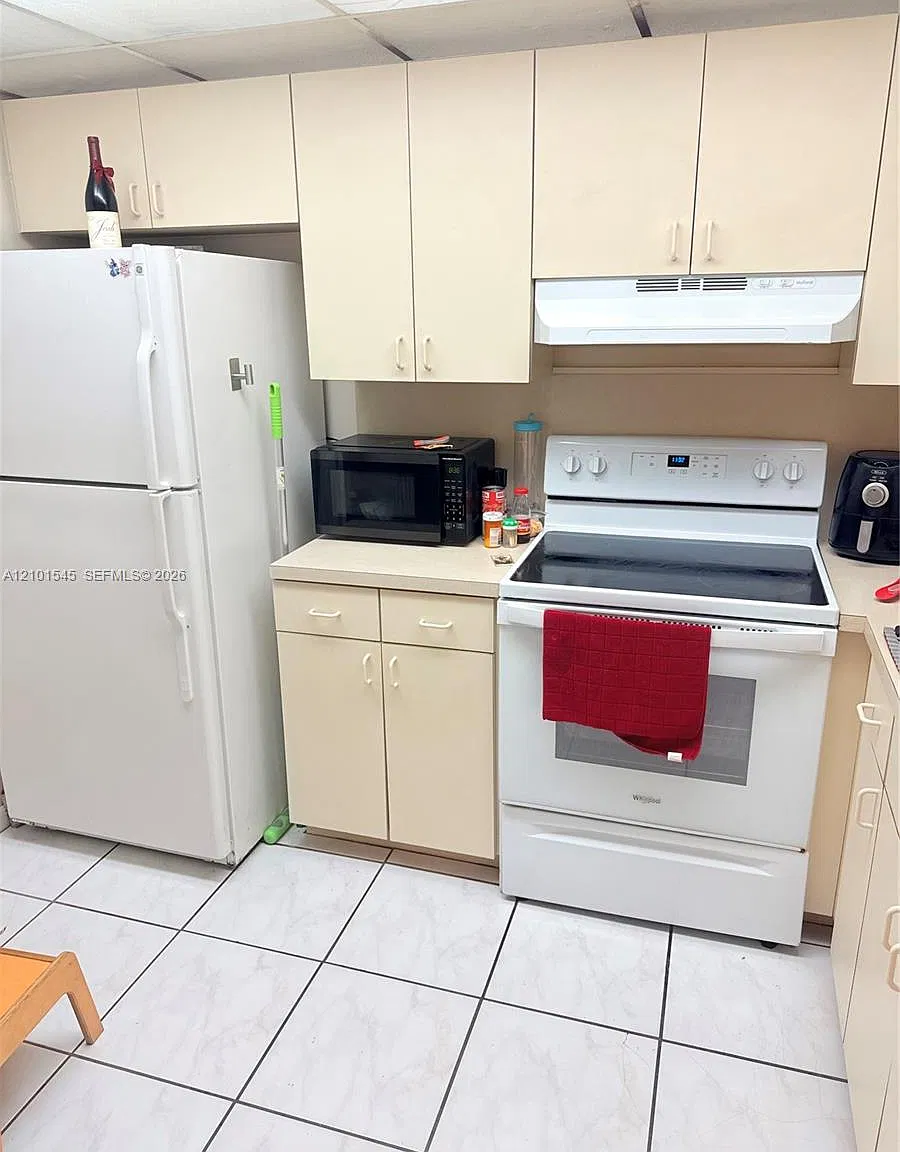 Pine Grove Condo — Photo 3