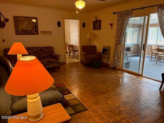 3rd image of 185 Bronwyn Street