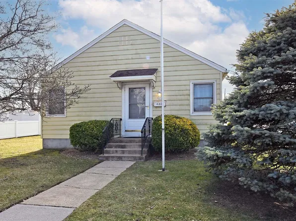 29 Burkhardt Avenue, Bethpage, NY 11714