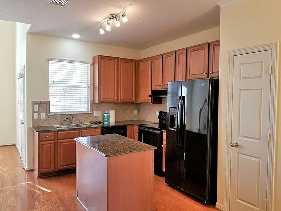 Kitchen with granite coutnertops