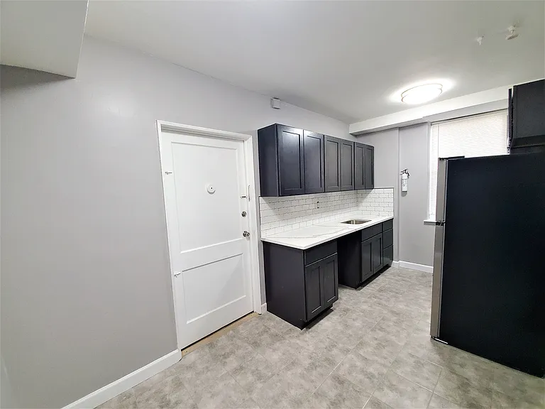 708 Westfield Ave #4 — Photo 3