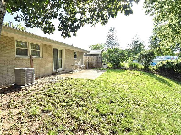 5th image of 2229 Crestview Dr