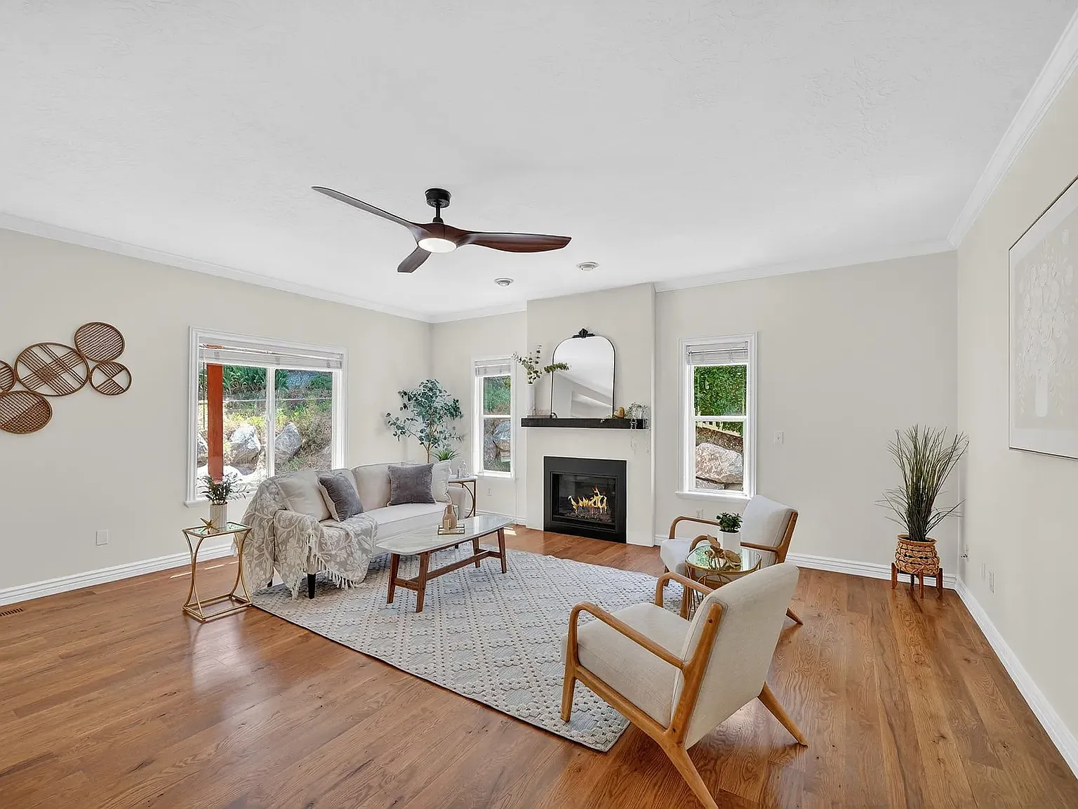 6 bed, 3677 sqft, $3,900 — Photo 4
