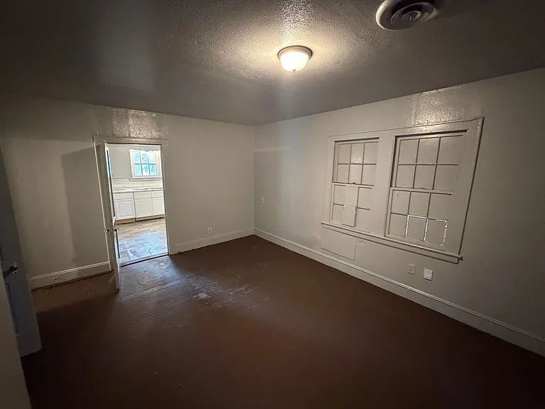 3120 Desoto St — Photo 4