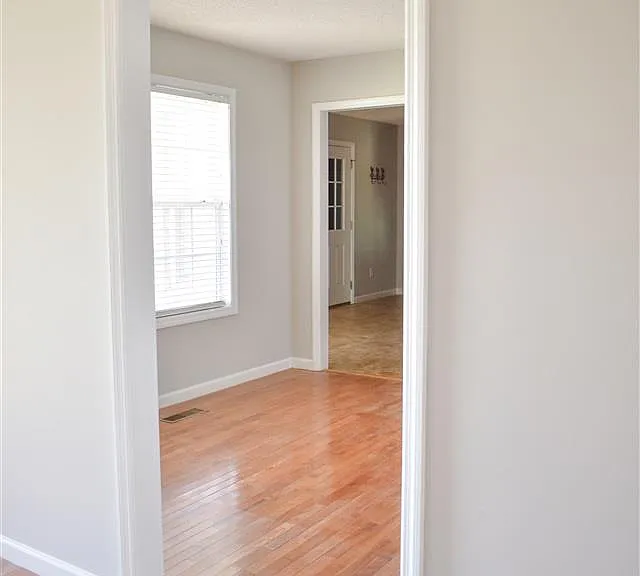 18201 Menefee Rd — Photo 8