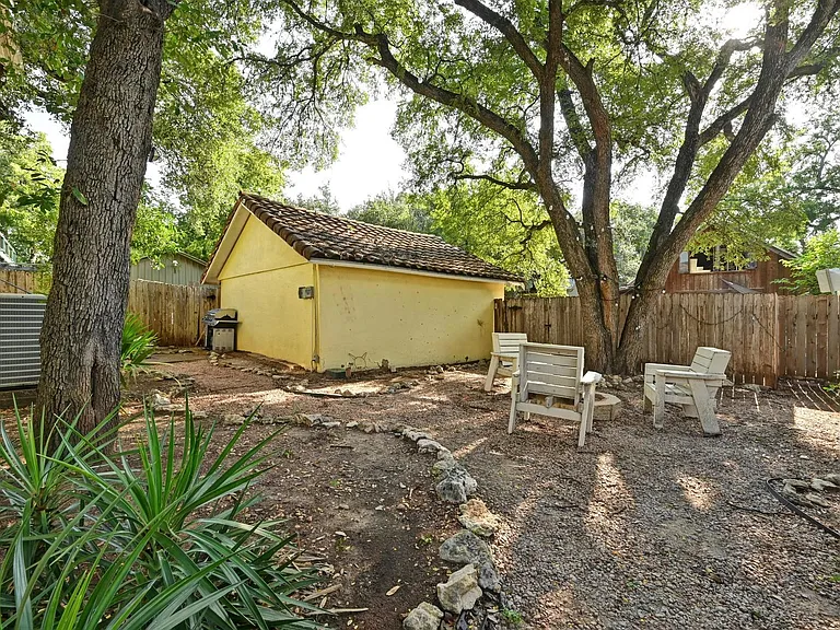 2829 San Gabriel St — Photo 37