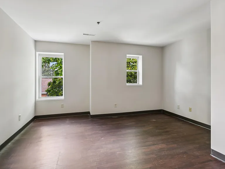 512 S Chicago Ave — Photo 14