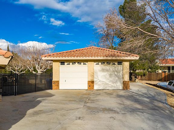 4th image of 16193 Siskiyou Ct