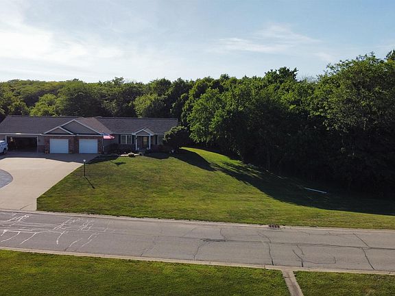 3rd image of 324 Casey Rd