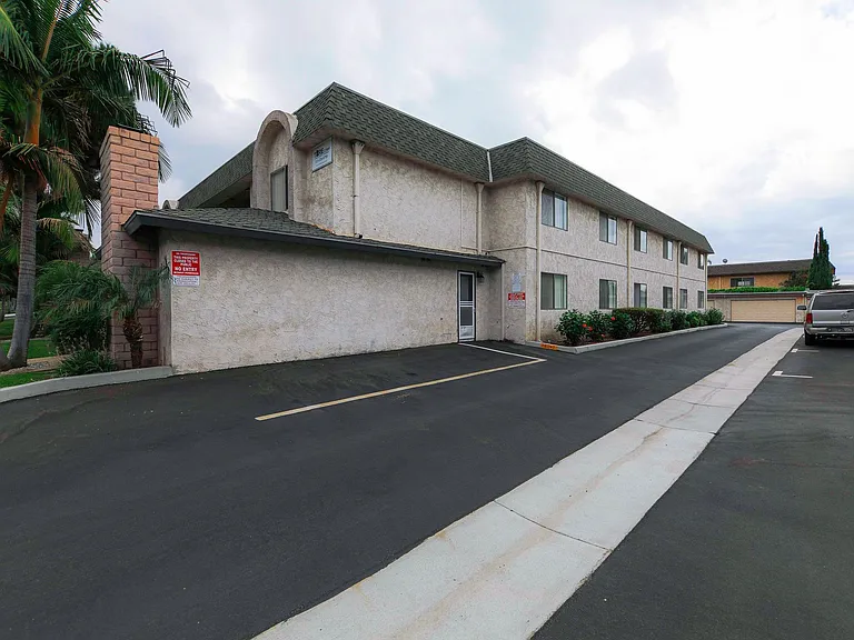 316-356 W. Meda Ave. Glendora CA. 91741 — Photo 28