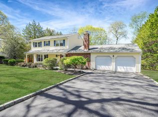 10 Jomar Rd, Shoreham, NY 11786