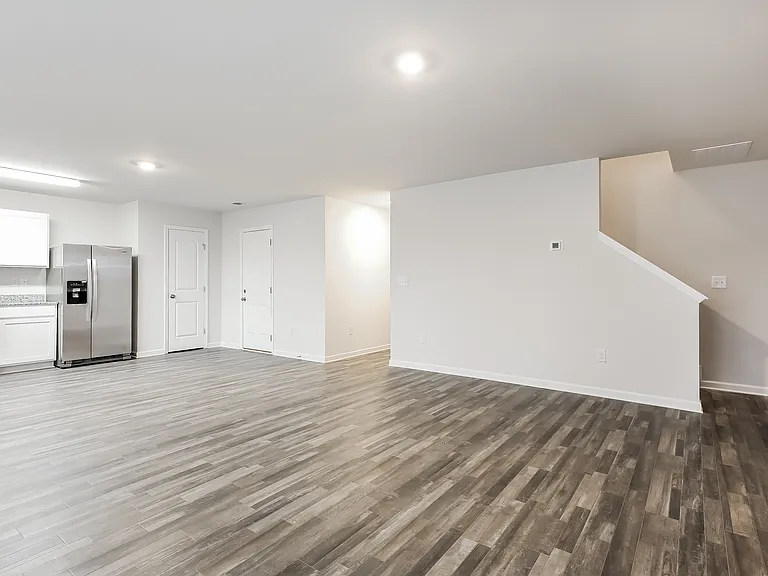 547 Springtime Ln — Photo 3