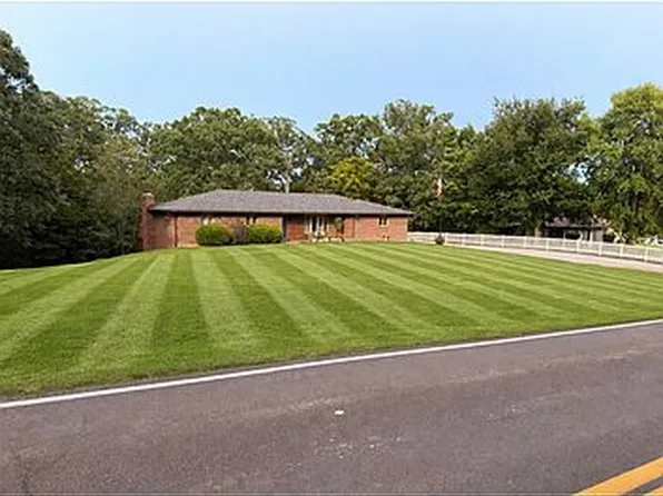 4121 Shamrock Rd, Jefferson City, MO 65101