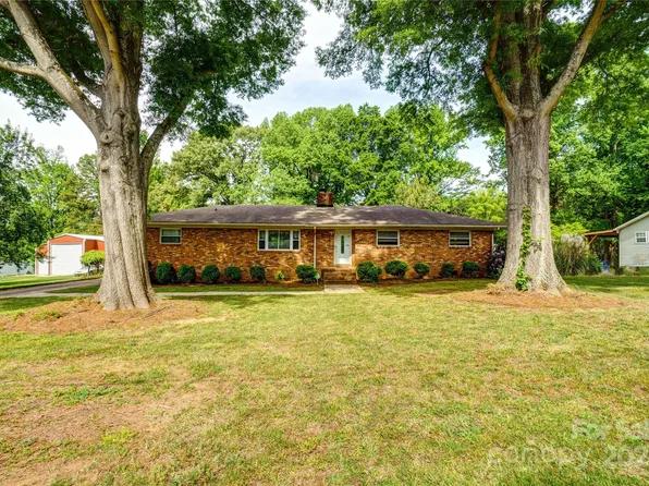 2824 Larry Dr, Charlotte, NC 28214